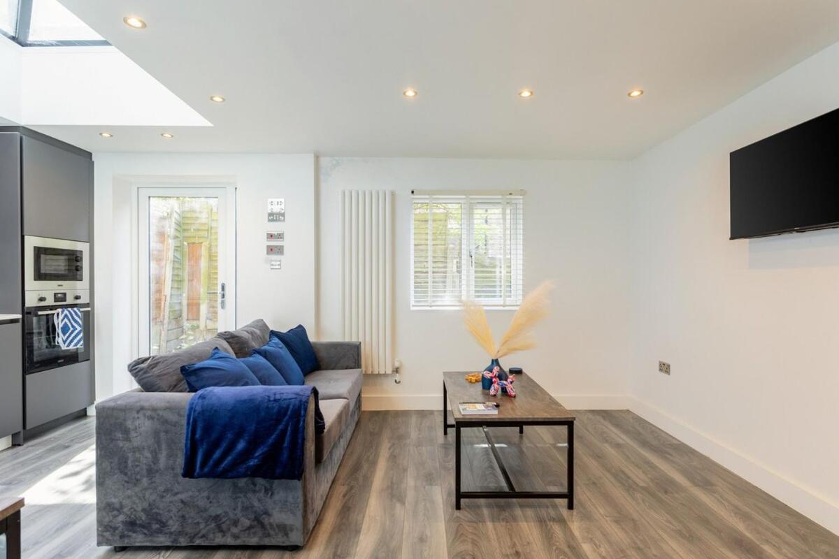 Stylish 2-Bed Flat In The Heart Of West Hampstead Apartment London Exterior photo