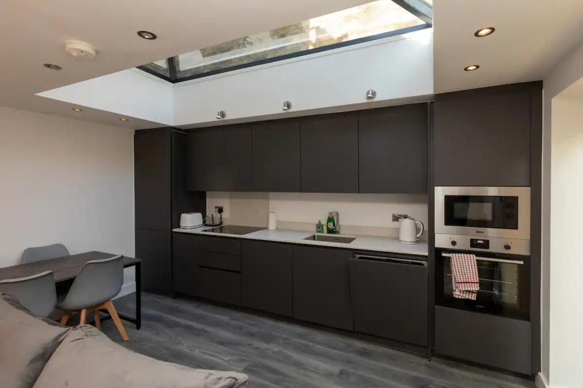 Stylish 2-Bed Flat In The Heart Of West Hampstead Apartment London Exterior photo